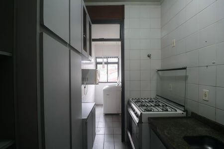 Cozinha de apartamento para alugar com 2 quartos, 70m² em Jardim Sao Miguel, Guarujá