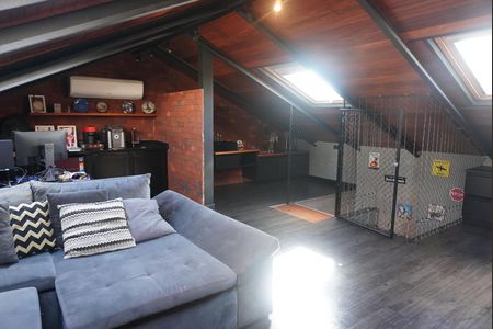 Casa de condomínio para alugar com 300m², 3 quartos e 4 vagasSala de TV