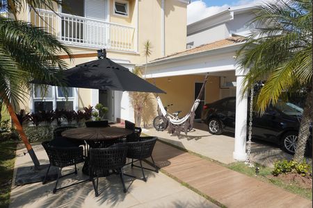 Casa de condomínio para alugar com 300m², 3 quartos e 4 vagasÁrea Externa