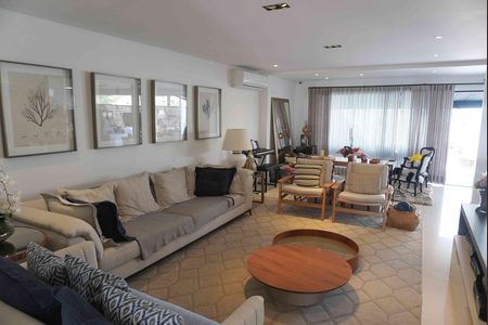 Casa de condomínio para alugar com 300m², 3 quartos e 4 vagasSala de Estar