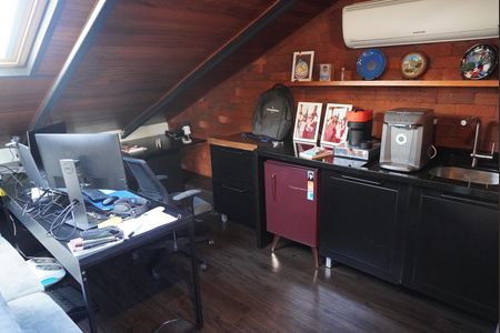 Casa de condomínio para alugar com 300m², 3 quartos e 4 vagasEscritório