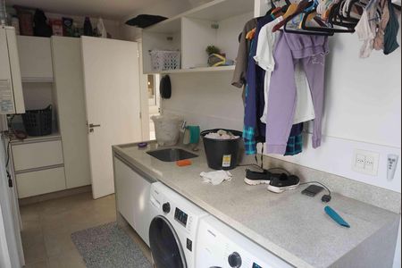 Casa de condomínio para alugar com 300m², 3 quartos e 4 vagasÁrea de Serviço