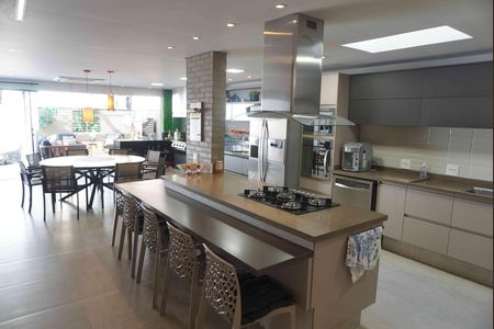 Casa de condomínio para alugar com 300m², 3 quartos e 4 vagasCozinha