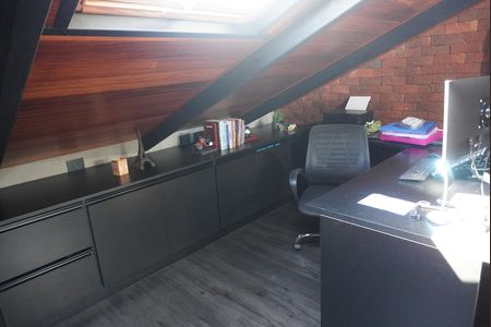 Casa de condomínio para alugar com 300m², 3 quartos e 4 vagasEscritório