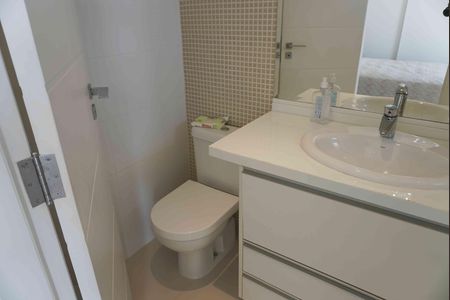 Casa de condomínio para alugar com 300m², 3 quartos e 4 vagasBanheiro da Suíte 1