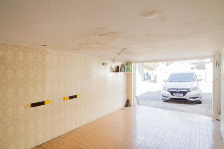 Garagem de casa à venda com 2 quartos, 154m² em Chácara Seis de Outubro, São Paulo