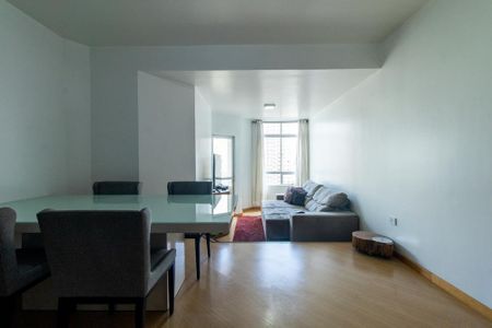 Apartamento à venda com 138m², 3 quartos e 1 vaga Apartamento à venda com 138m², 3 quartos e 1 vagaSala