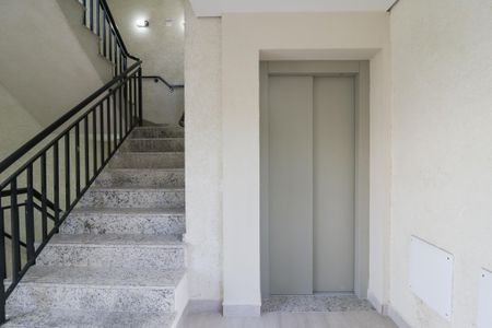 Apartamento à venda com 49m², 2 quartos e sem vaga Apartamento à venda com 49m², 2 quartos e sem vagaElevador