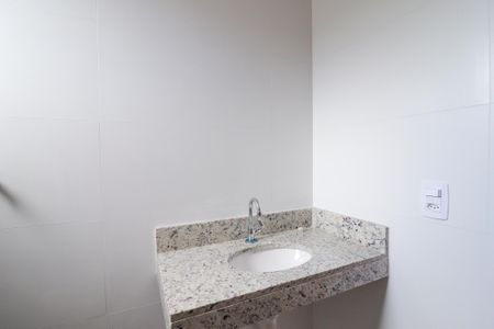 Apartamento à venda com 49m², 2 quartos e sem vaga Apartamento à venda com 49m², 2 quartos e sem vagaBanheiro Social