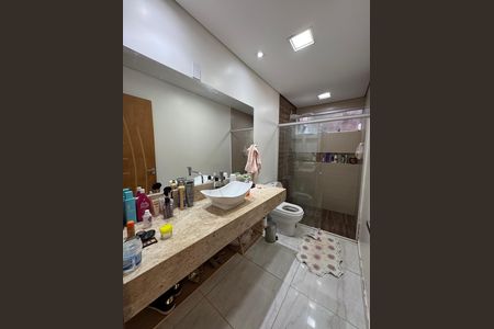 Casa à venda com 400m², 5 quartos e 2 vagas Casa à venda com 400m², 5 quartos e 2 vagasBanheiro 1