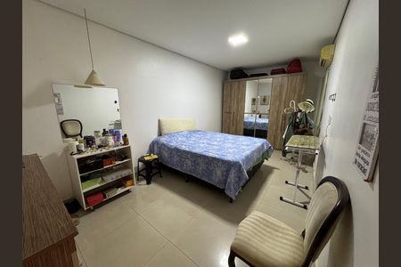 Casa à venda com 400m², 5 quartos e 2 vagas Casa à venda com 400m², 5 quartos e 2 vagasQuarto 1