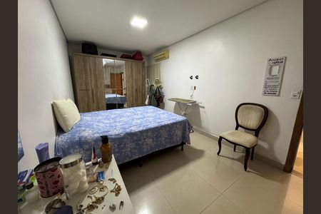 Casa à venda com 400m², 5 quartos e 2 vagas Casa à venda com 400m², 5 quartos e 2 vagasQuarto 1
