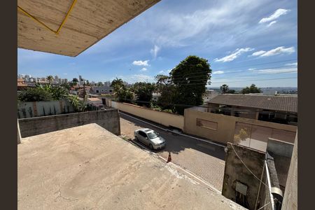 Casa à venda com 400m², 5 quartos e 2 vagas Casa à venda com 400m², 5 quartos e 2 vagasVaranda