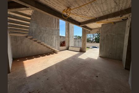 Casa à venda com 400m², 5 quartos e 2 vagas Casa à venda com 400m², 5 quartos e 2 vagasSala 2