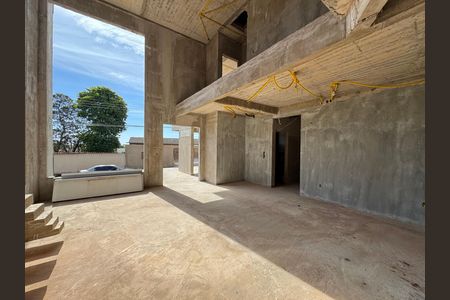Casa à venda com 400m², 5 quartos e 2 vagas Casa à venda com 400m², 5 quartos e 2 vagasSala 2