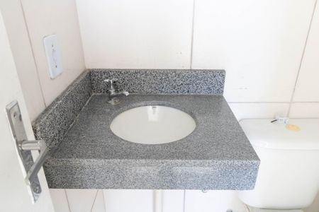 Apartamento à venda com 45m², 2 quartos e 1 vaga Apartamento à venda com 45m², 2 quartos e 1 vagaBanheiro