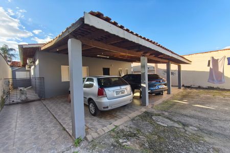 Casa à venda com 166m², 2 quartos e 6 vagas Casa à venda com 166m², 2 quartos e 6 vagasQuintal - Garagem
