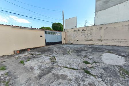 Casa à venda com 166m², 2 quartos e 6 vagas Casa à venda com 166m², 2 quartos e 6 vagasQuintal - Garagem