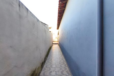 Casa à venda com 166m², 2 quartos e 6 vagas Casa à venda com 166m², 2 quartos e 6 vagasCorredor - Quintal