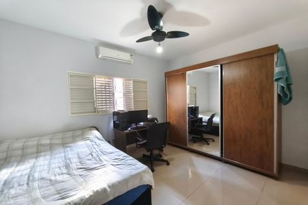 Casa à venda com 166m², 2 quartos e 6 vagas Casa à venda com 166m², 2 quartos e 6 vagasQuarto 1
