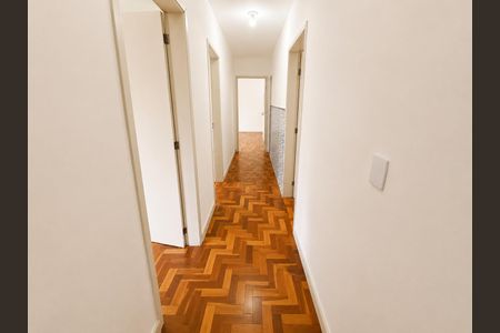 Apartamento à venda com 80m², 4 quartos e sem vaga Apartamento à venda com 80m², 4 quartos e sem vagaCorredor