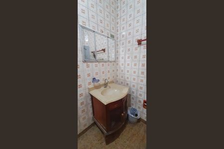 Banheiro de casa para alugar com 2 quartos, 150m² em Km 18, Osasco