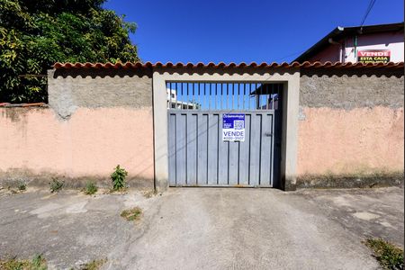 Casa à venda com 480m², 3 quartos e 10 vagas Casa à venda com 480m², 3 quartos e 10 vagasPlaca instalada com o Código RXDE-90
