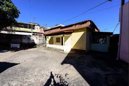 Casa à venda com 480m², 3 quartos e 10 vagas Casa à venda com 480m², 3 quartos e 10 vagasQuintal