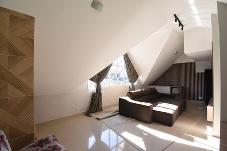 Casa de condomínio para alugar com 190m², 3 quartos e 4 vagasÁtico