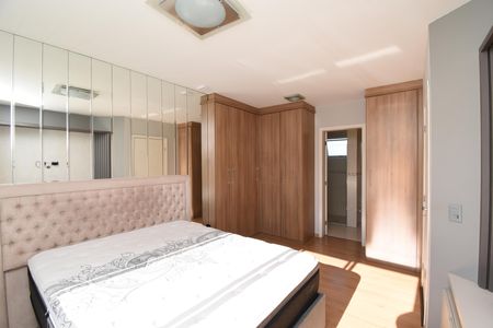Casa de condomínio para alugar com 190m², 3 quartos e 4 vagasSuíte