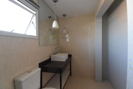 Casa de condomínio para alugar com 190m², 3 quartos e 4 vagasBanheiro do Ático