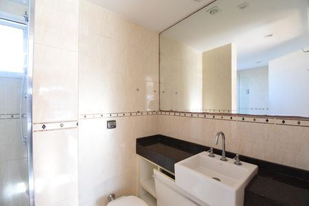 Casa de condomínio para alugar com 190m², 3 quartos e 4 vagasBanheiro da Suíte