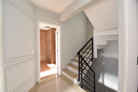 Casa de condomínio para alugar com 190m², 3 quartos e 4 vagasCorredor