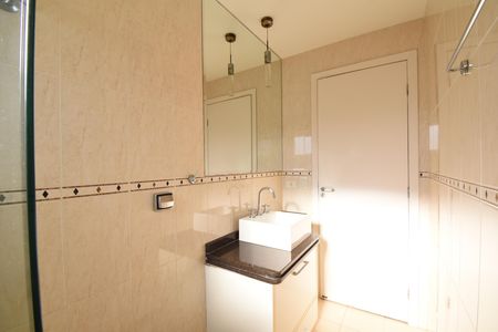 Casa de condomínio para alugar com 190m², 3 quartos e 4 vagasBanheiro 2