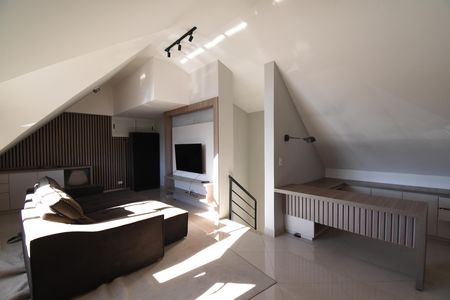 Casa de condomínio para alugar com 190m², 3 quartos e 4 vagasÁtico