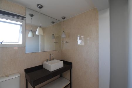 Casa de condomínio para alugar com 190m², 3 quartos e 4 vagasBanheiro do Ático