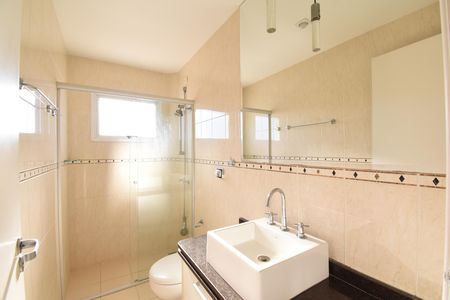 Casa de condomínio para alugar com 190m², 3 quartos e 4 vagasBanheiro 2