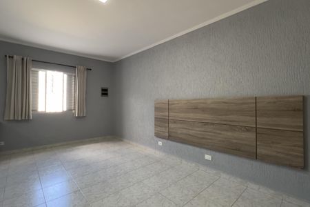 Casa à venda com 140m², 2 quartos e 8 vagasQuarto 2