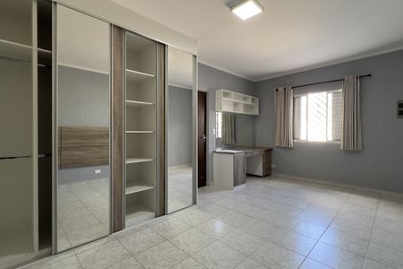 Casa à venda com 140m², 2 quartos e 8 vagasQuarto 2