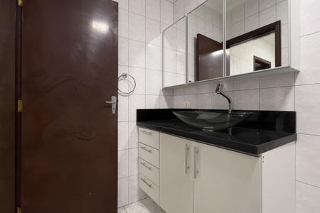 Casa à venda com 140m², 2 quartos e 8 vagasBanheiro