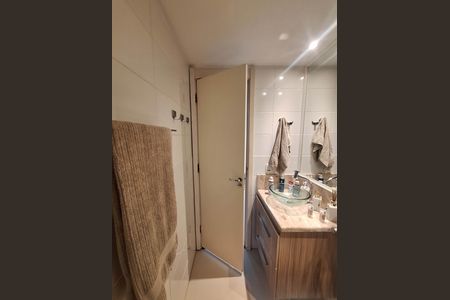 Banheiro da Suíte de apartamento para alugar com 2 quartos, 64m² em Maria Paula, Niterói
