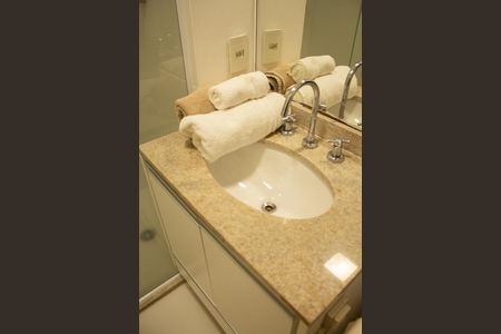 Apartamento à venda com 66m², 2 quartos e 1 vaga Apartamento à venda com 66m², 2 quartos e 1 vagaBanheiro