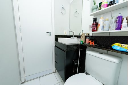 Banheiro de apartamento para alugar com 2 quartos, 48m² em Santa Maria, Contagem