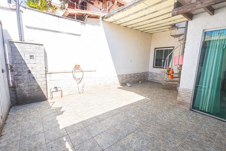 Casa à venda com 130m², 4 quartos e 1 vaga Casa à venda com 130m², 4 quartos e 1 vagagaragem