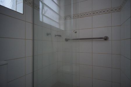 Banheiro de apartamento à venda com 1 quarto, 40m² em Cristo Redentor, Porto Alegre