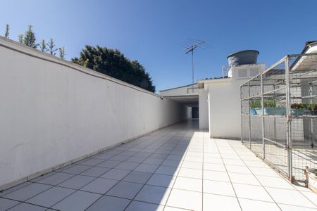 Fachada de casa para alugar com 1 quarto, 35m² em Hauer, Curitiba