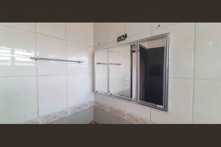 Banheiro social de casa para alugar com 2 quartos, 101m² em Bela Vista, Osasco