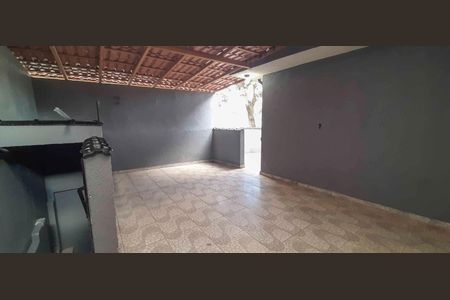 Casa para alugar com 101m², 2 quartos e 3 vagas Casa para alugar com 101m², 2 quartos e 3 vagasQuintal
