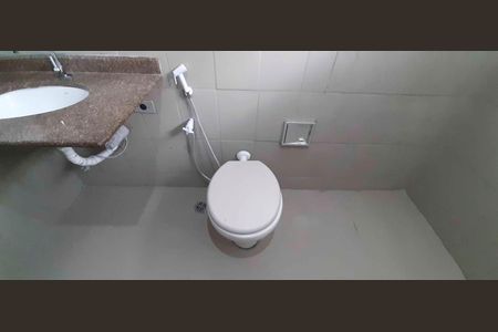 Casa para alugar com 101m², 2 quartos e 3 vagas Casa para alugar com 101m², 2 quartos e 3 vagasBanheiro social
