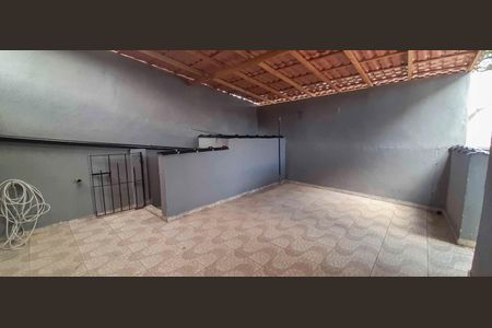 Casa para alugar com 101m², 2 quartos e 3 vagas Casa para alugar com 101m², 2 quartos e 3 vagasQuintal